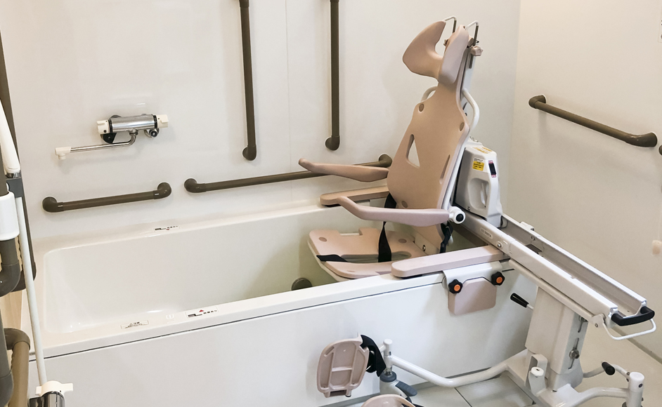 サービス付き高齢者向け住宅アンジェス一宮奥町リフト付き浴室写真