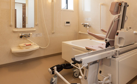 サービス付き高齢者向け住宅アンジェスシリーズリフト付き浴室写真